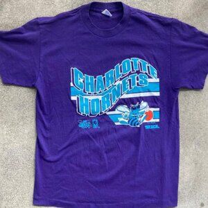 Vintage 1990s CHARLOTTE Hornets Purple Graphic T-Shirt NBA Basketball Shirt